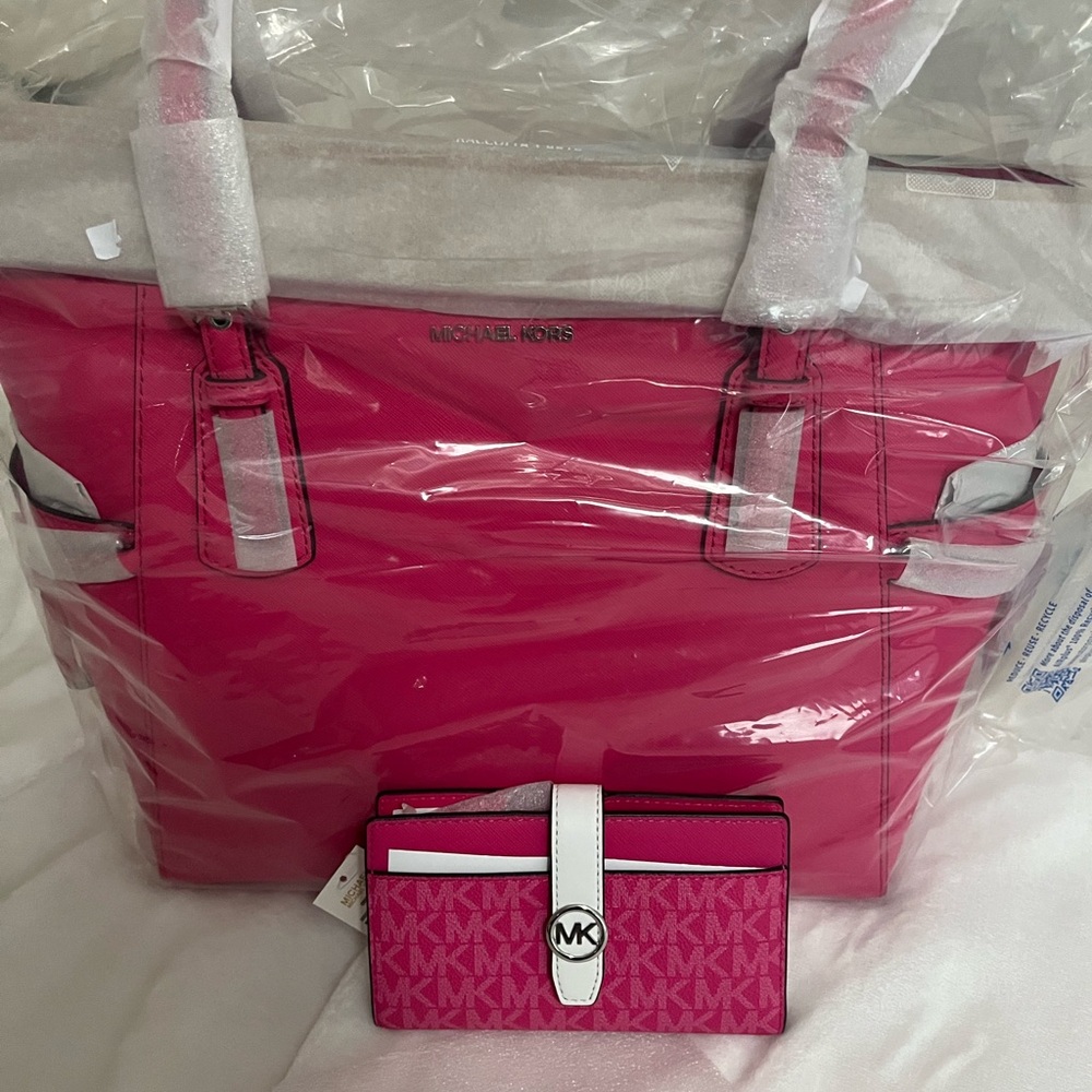 NWT Michael Kors Saffiano Leather Tote/Matching wallet set. Dragonfruit pink. - Picture 4 of 13